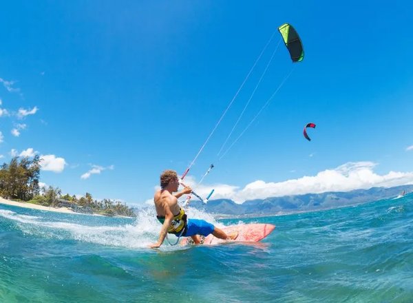 Sports et frissons sur la Costa Dorada : les conseils Hispanoa